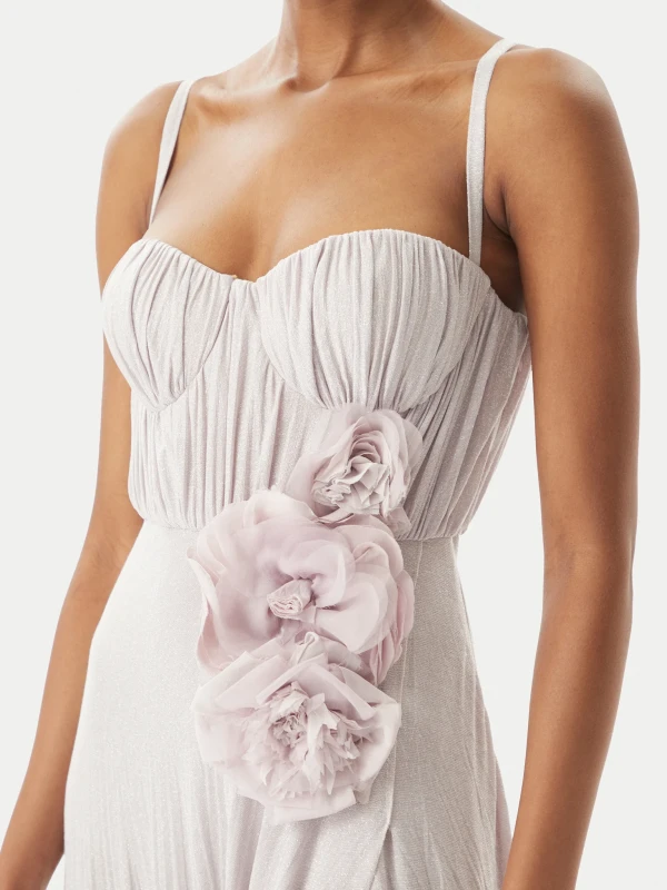 Ce să porți la nuntă și botez în 2026? Descoperă ghidul complet cu trenduri, culori la modă, greșeli de evitat și outfit-uri după tipul de eveniment. Plus ofertă exclusivă Modivo: cod reducer