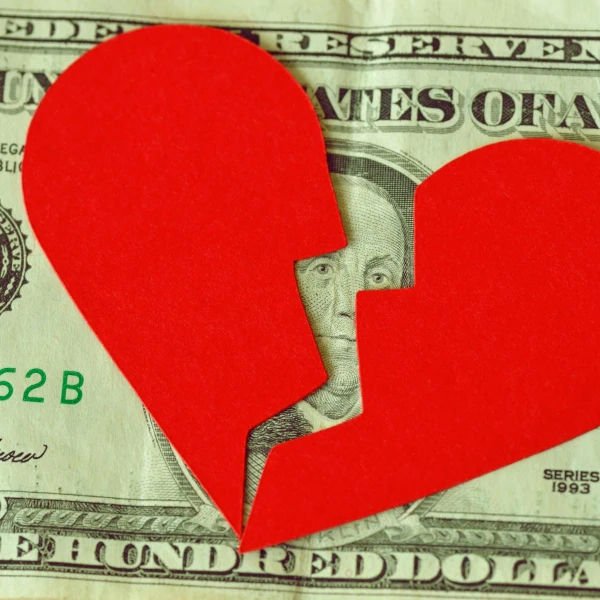 Descoperă cum îți poți transforma relația cu banii prin psihologie financiară. Tipare mentale toxice, regula 50/30/20, fondul de urgență și exerciții practice pentru un buget echilibrat.