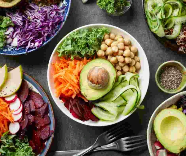 Descoperă Veganuary: un plan complet de 30 de zile cu idei de mic dejun, prânz și cină, beneficii pentru energie și claritate, plus magazine vegane & naturale din CashClub unde comanzi cu cas