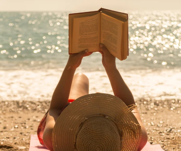 cărți de vară lecturi de vacanță cărți recomandate pentru vacanță bestsellers vară 2025 Bookzone reduceri CashClub cashback Long-Tail & Nişate cele mai bune cărți pentru plajă lecturi