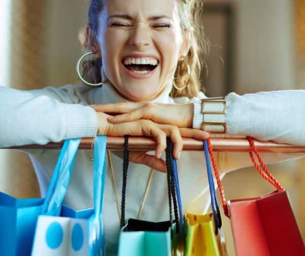 Afla care sunt cele 10 obiceiuri care iti golesc bugetul fara sa iti dai seama si cum poti economisi mai inteligent cu ajutorul cashback-ului, reducerilor si unor decizii de cumparare mai bun