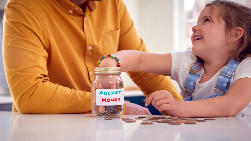 Descoperă 5 motive pentru care nu ar trebui să dai alocația copilului „pe gratis”. Află cum să o folosești pentru a dezvolta responsabilitatea financiară și caracterul copilului tău.