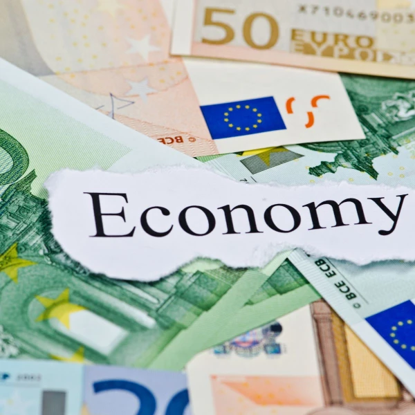 Economisește 500 RON pe lună fără sacrificii: optimizează abonamentele, reduce livrările, taie cheltuielile impulsive și recuperează bani prin cashback. Ghid practic cu plan de acțiune în 7 z